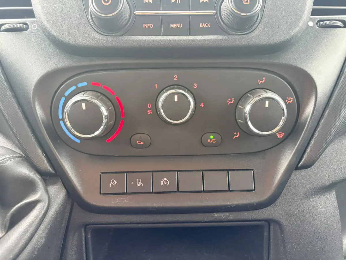 35C14 2.3 L2H2 Dubbellucht Airco Cruise control Camera Trekhaak 3,5t Inbouw lucht geveerde stoel