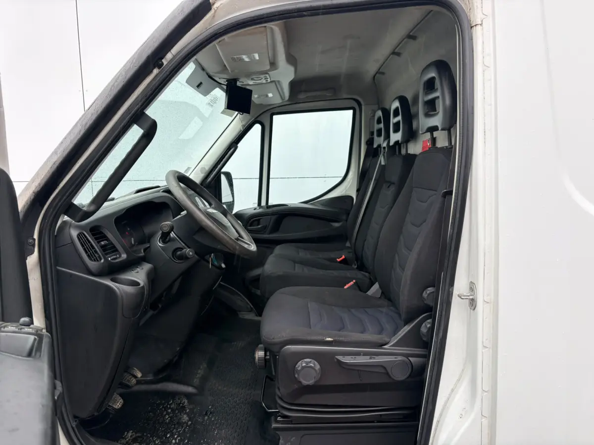 35C14 2.3 L2H2 Dubbellucht Airco Cruise control Camera Trekhaak 3,5t Inbouw lucht geveerde stoel