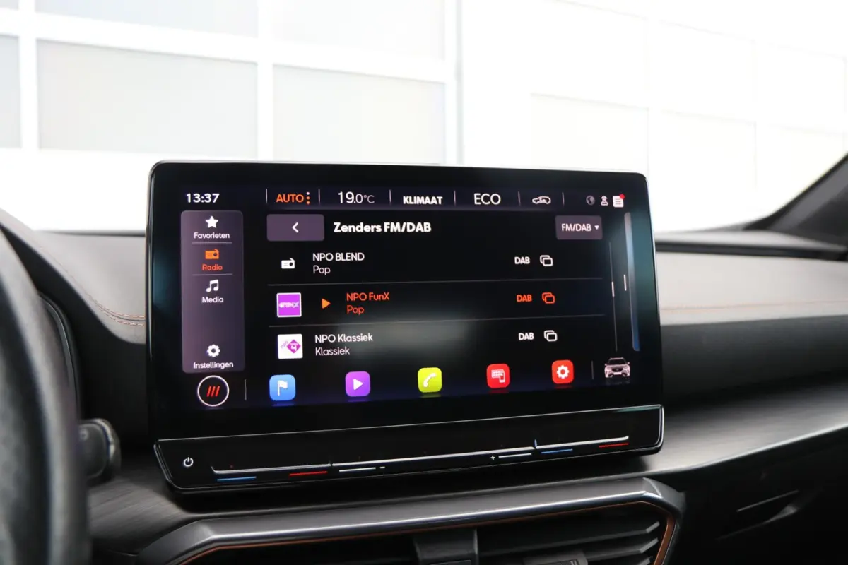 1.4 e-Hybrid 204pk Business | SoH 97% | Navigatie | Achteruitrijcamera | App Connect | Dodehoeksensor