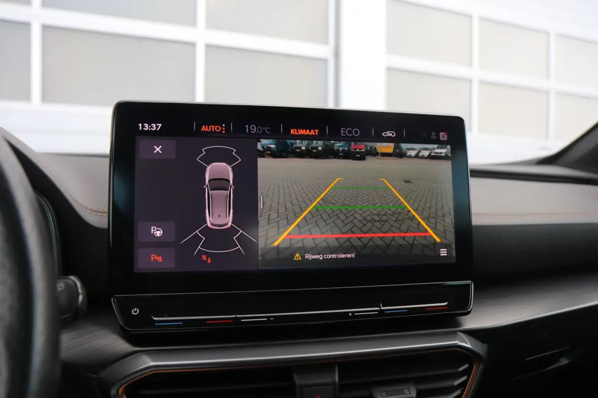 1.4 e-Hybrid 204pk Business | SoH 97% | Navigatie | Achteruitrijcamera | App Connect | Dodehoeksensor