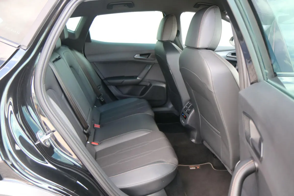 1.4 e-Hybrid 204pk Business | SoH 97% | Navigatie | Achteruitrijcamera | App Connect | Dodehoeksensor
