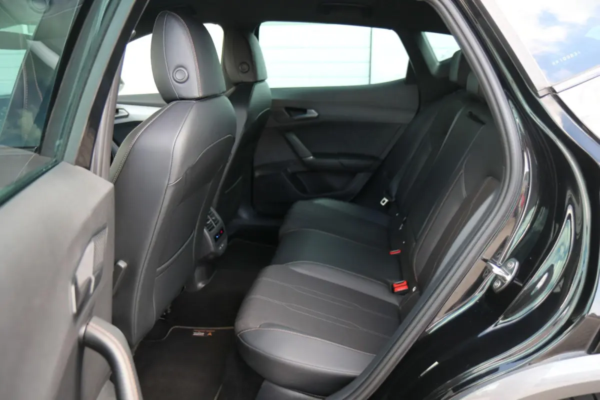 1.4 e-Hybrid 204pk Business | SoH 97% | Navigatie | Achteruitrijcamera | App Connect | Dodehoeksensor