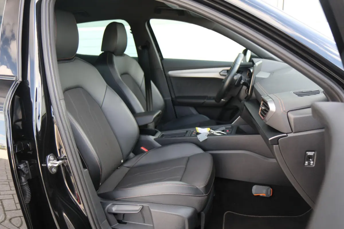 1.4 e-Hybrid 204pk Business | SoH 97% | Navigatie | Achteruitrijcamera | App Connect | Dodehoeksensor