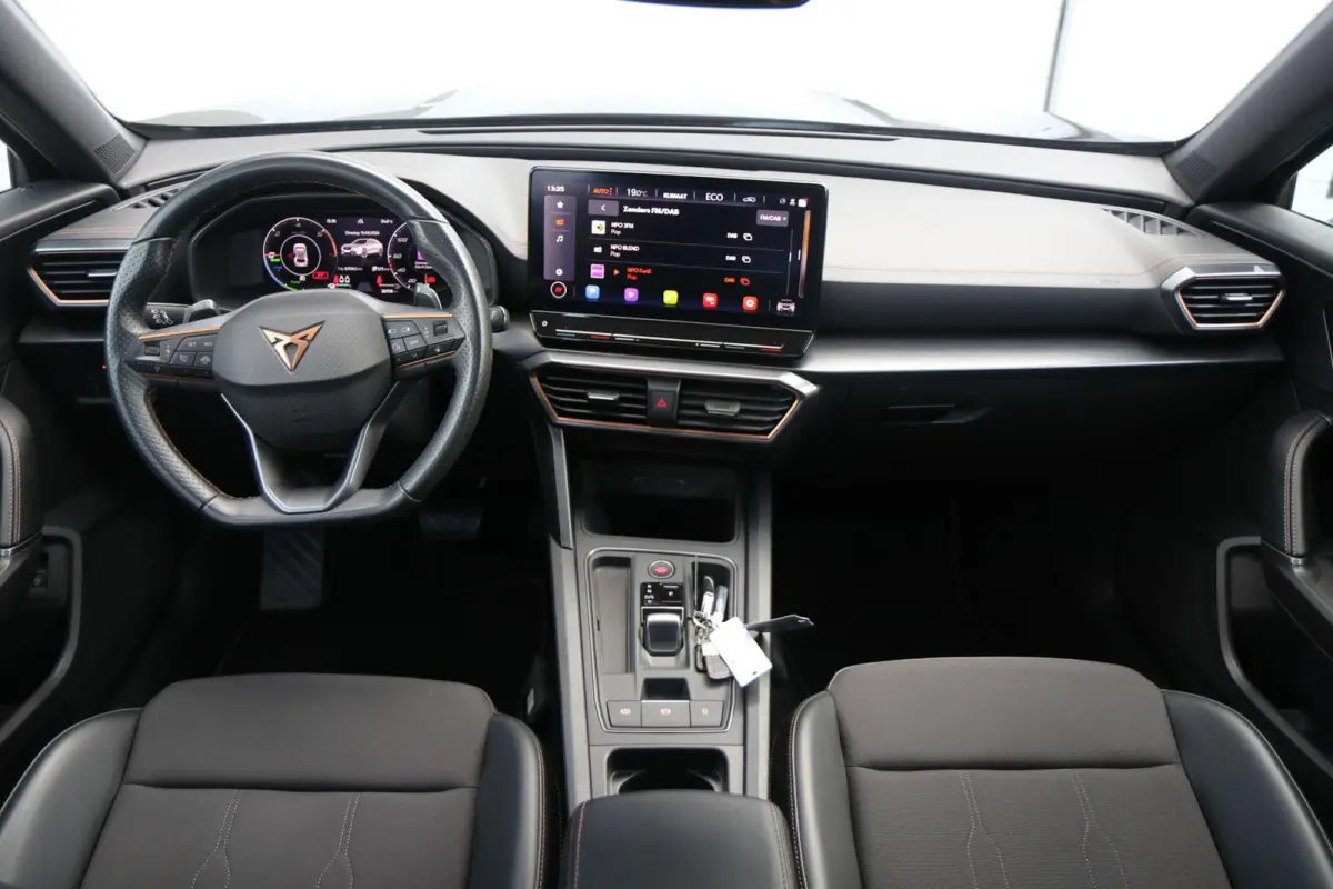 1.4 e-Hybrid 204pk Business | SoH 97% | Navigatie | Achteruitrijcamera | App Connect | Dodehoeksensor