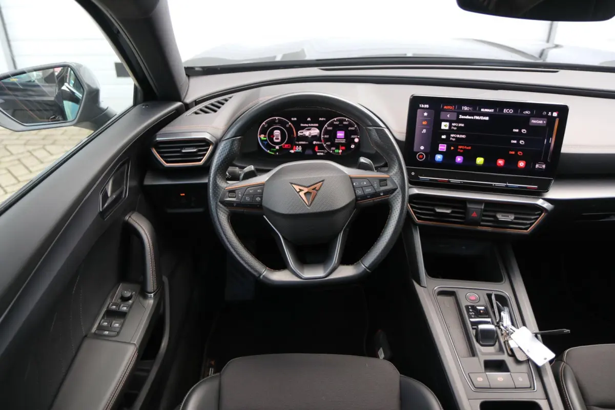 1.4 e-Hybrid 204pk Business | SoH 97% | Navigatie | Achteruitrijcamera | App Connect | Dodehoeksensor