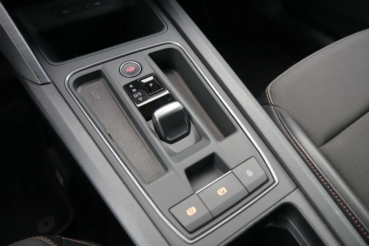 1.4 e-Hybrid 204pk Business | SoH 97% | Navigatie | Achteruitrijcamera | App Connect | Dodehoeksensor