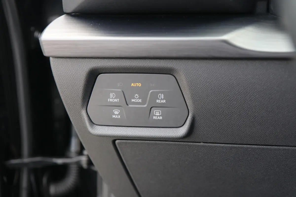 1.4 e-Hybrid 204pk Business | SoH 97% | Navigatie | Achteruitrijcamera | App Connect | Dodehoeksensor
