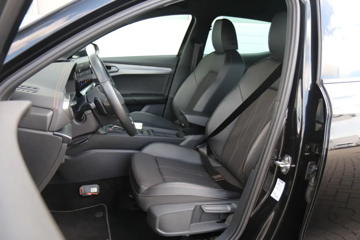 1.4 e-Hybrid 204pk Business | SoH 97% | Navigatie | Achteruitrijcamera | App Connect | Dodehoeksensor