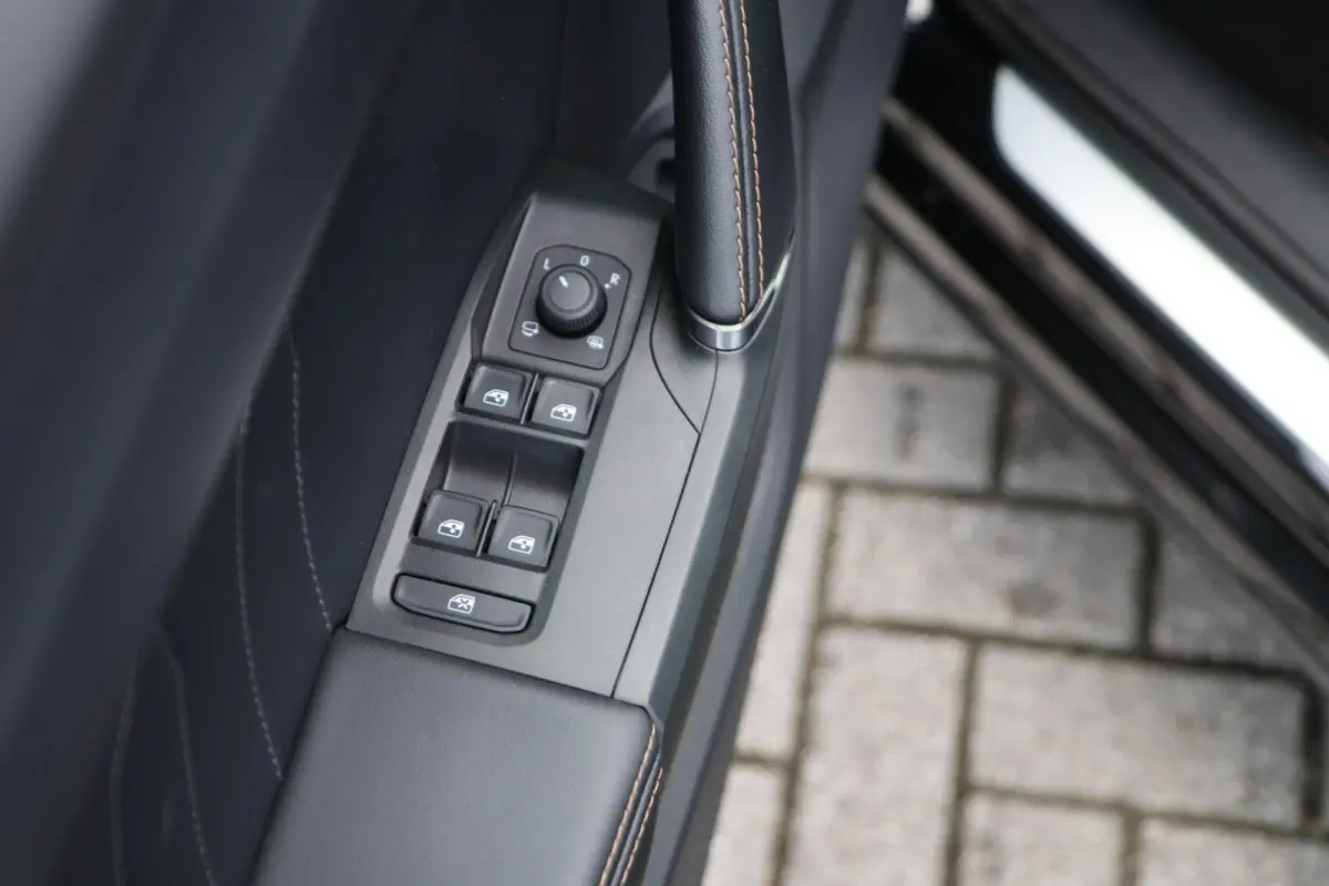 1.4 e-Hybrid 204pk Business | SoH 97% | Navigatie | Achteruitrijcamera | App Connect | Dodehoeksensor