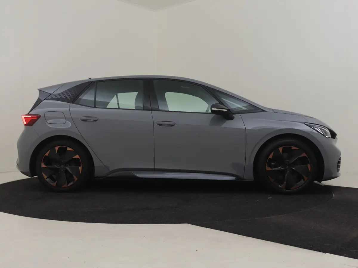Copper Edition 82kWh l WLTP tot 556km! l Camera l Stoel/stuurverwarming l Half Leder l 19" l 231PK! l Parkeersensoren l Cr Control l Elektr. Inklapbare Buitenspiegels l Navi | DAB | LED