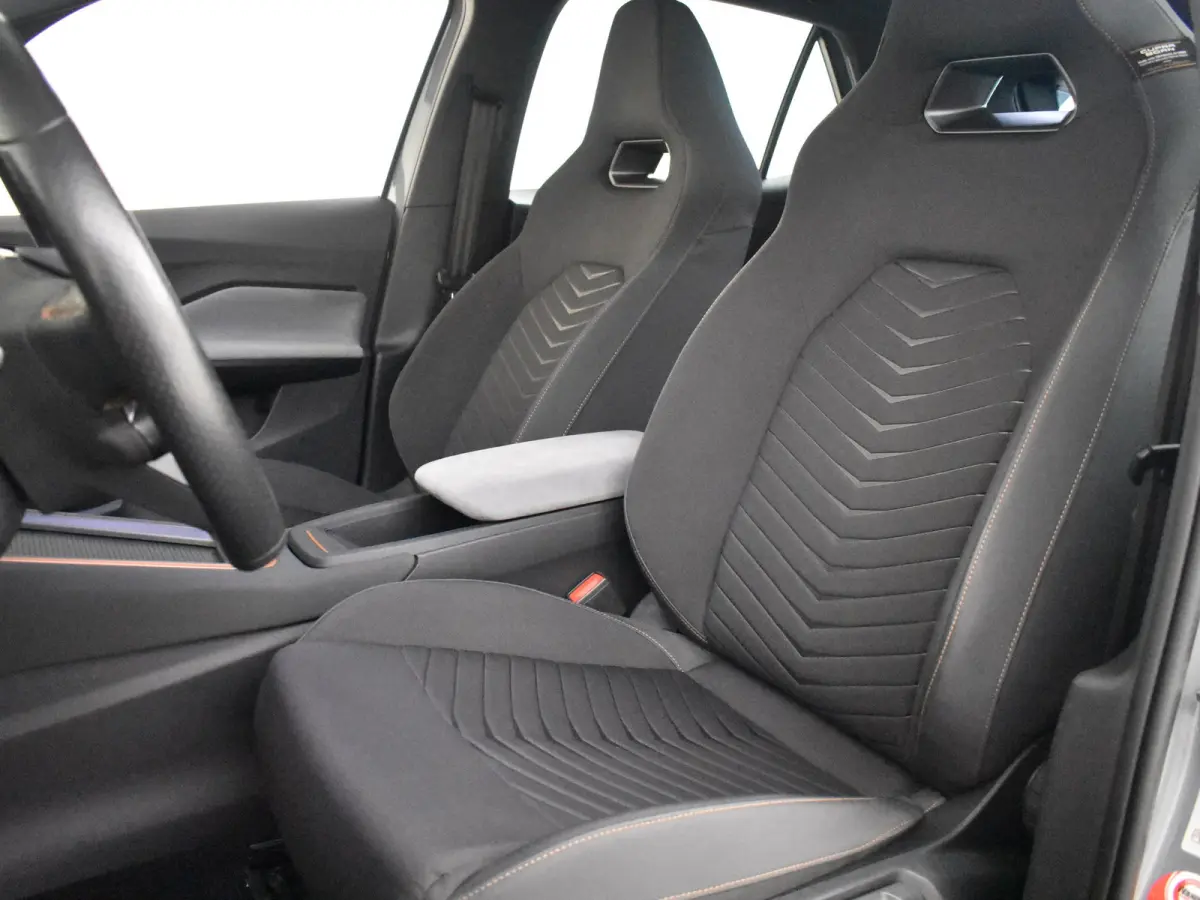 Copper Edition 82kWh l WLTP tot 556km! l Camera l Stoel/stuurverwarming l Half Leder l 19" l 231PK! l Parkeersensoren l Cr Control l Elektr. Inklapbare Buitenspiegels l Navi | DAB | LED