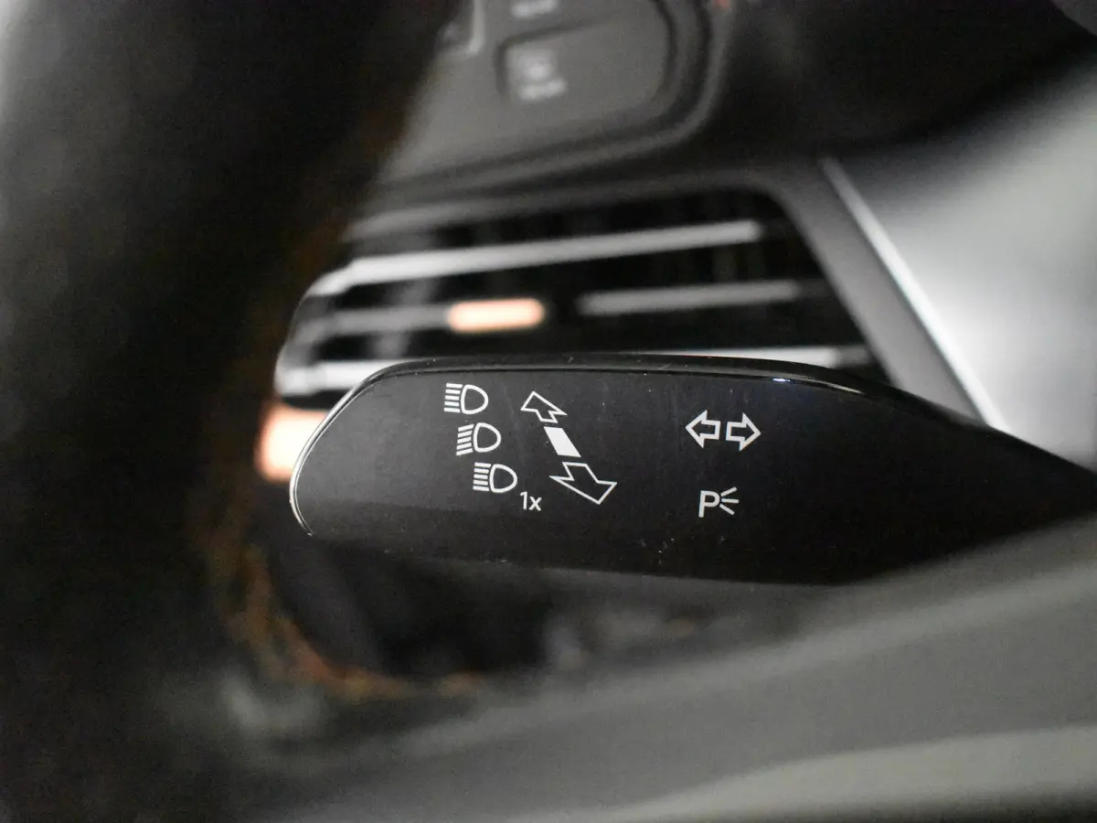 Copper Edition 82kWh l WLTP tot 556km! l Camera l Stoel/stuurverwarming l Half Leder l 19" l 231PK! l Parkeersensoren l Cr Control l Elektr. Inklapbare Buitenspiegels l Navi | DAB | LED