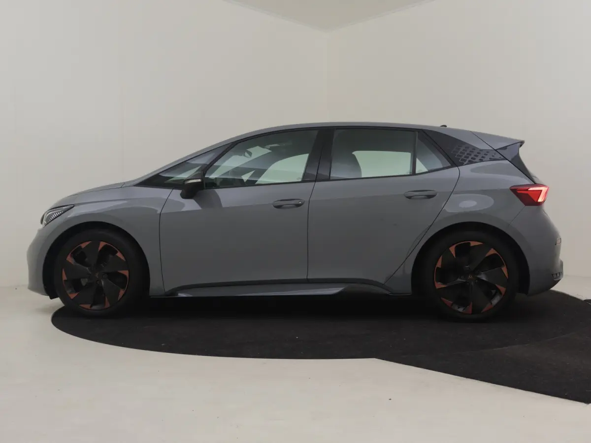 Copper Edition 82kWh l WLTP tot 556km! l Camera l Stoel/stuurverwarming l Half Leder l 19" l 231PK! l Parkeersensoren l Cr Control l Elektr. Inklapbare Buitenspiegels l Navi | DAB | LED
