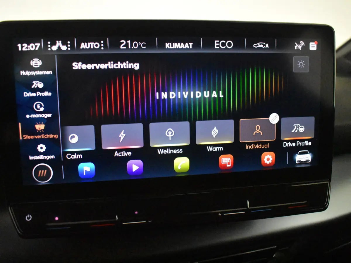 Copper Edition 82kWh l WLTP tot 556km! l Camera l Stoel/stuurverwarming l Half Leder l 19" l 231PK! l Parkeersensoren l Cr Control l Elektr. Inklapbare Buitenspiegels l Navi | DAB | LED