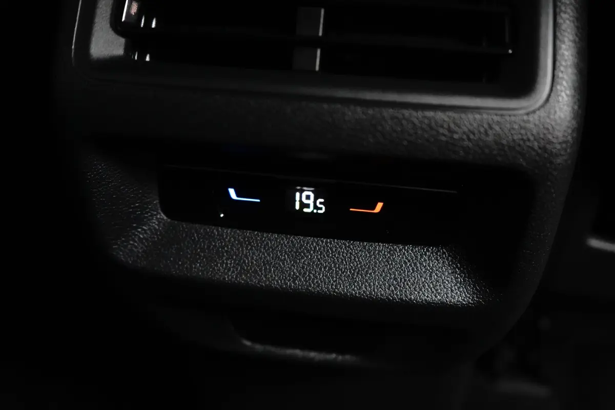 1.5 TSI eHybrid 204 pk Elegance | Wegklapbare Trekhaak | Achteruitrijcamera | Cruise control adaptief |