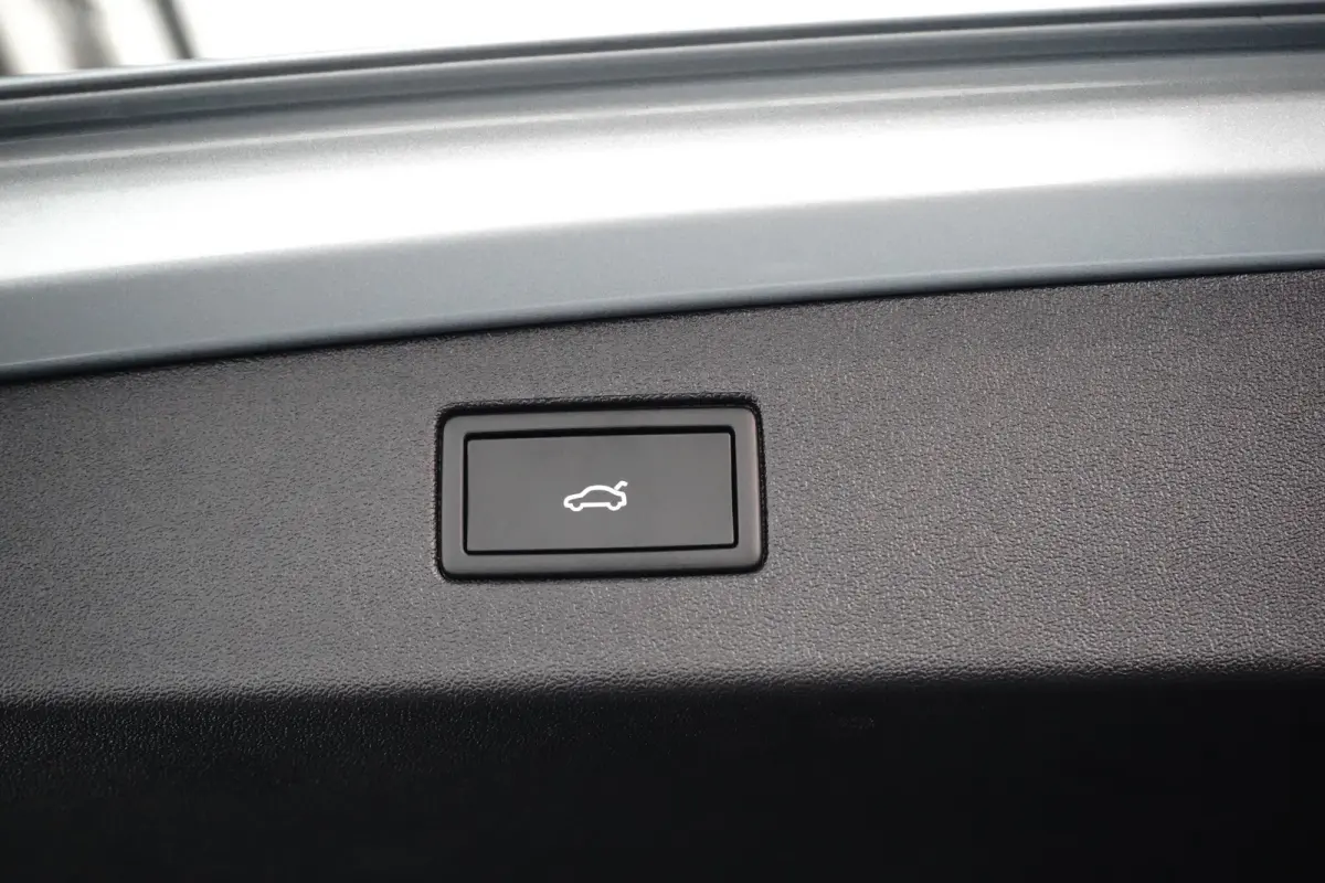 1.5 TSI eHybrid 204 pk Elegance | Wegklapbare Trekhaak | Achteruitrijcamera | Cruise control adaptief |