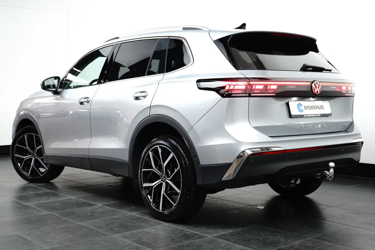 1.5 TSI eHybrid 204 pk Elegance | Wegklapbare Trekhaak | Achteruitrijcamera | Cruise control adaptief |