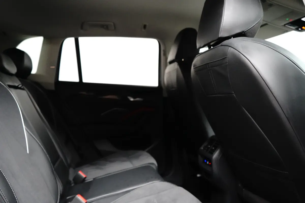 1.5 TSI eHybrid 204 pk Elegance | Wegklapbare Trekhaak | Achteruitrijcamera | Cruise control adaptief |