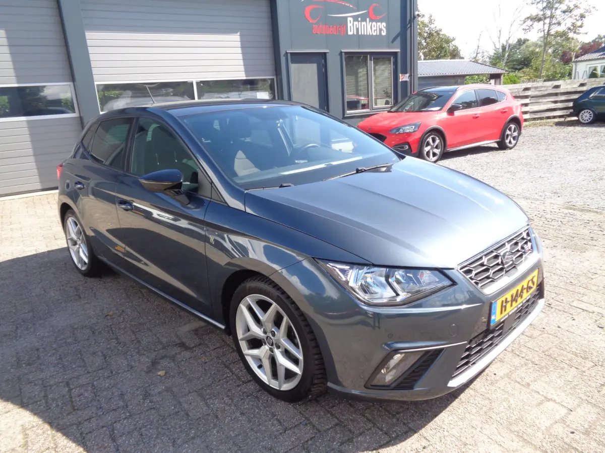 1.0 TSI FR Business Intense ECC, PDC V+A, Camera, Carplay/ android, LMV 17.inch, 6 versnellingen