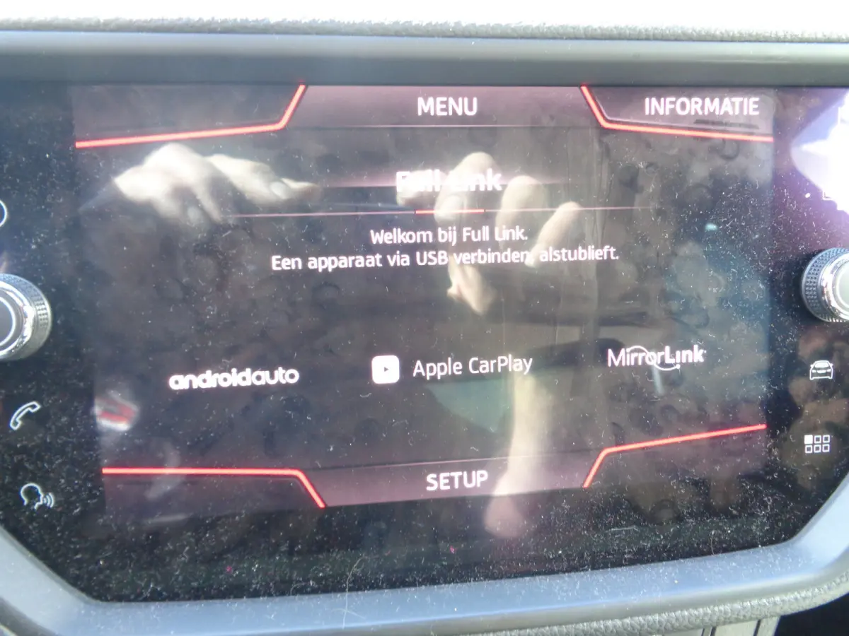 1.0 TSI FR Business Intense ECC, PDC V+A, Camera, Carplay/ android, LMV 17.inch, 6 versnellingen