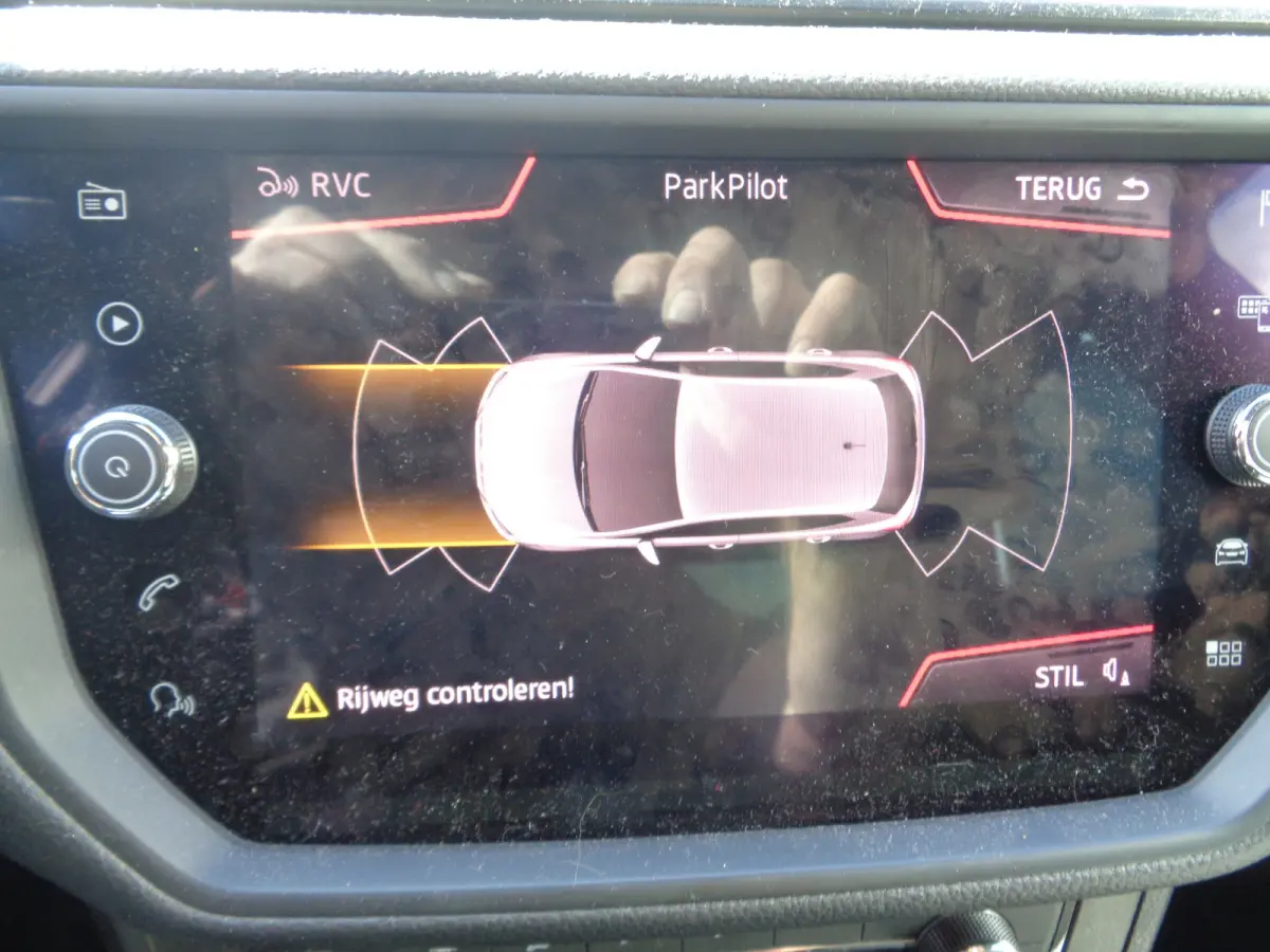 1.0 TSI FR Business Intense ECC, PDC V+A, Camera, Carplay/ android, LMV 17.inch, 6 versnellingen