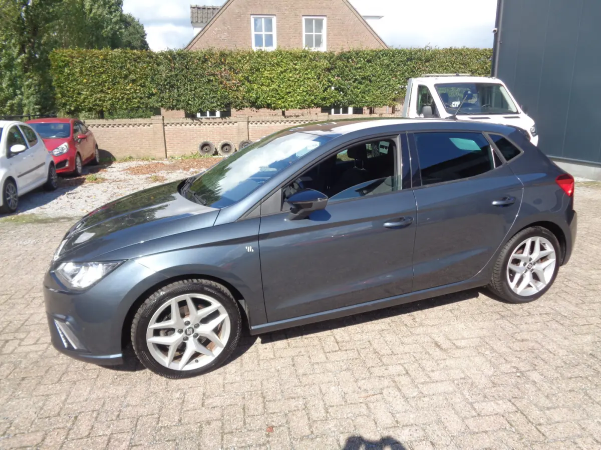 1.0 TSI FR Business Intense ECC, PDC V+A, Camera, Carplay/ android, LMV 17.inch, 6 versnellingen