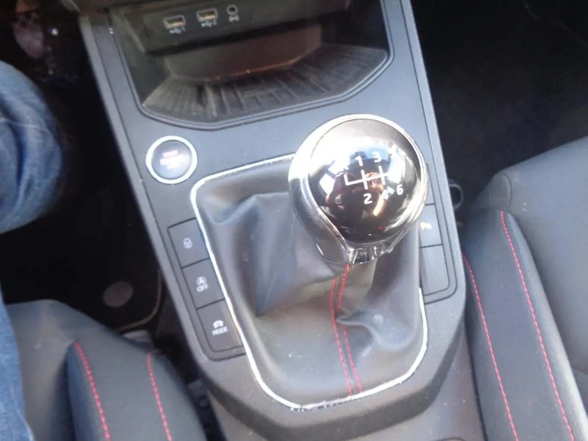 1.0 TSI FR Business Intense ECC, PDC V+A, Camera, Carplay/ android, LMV 17.inch, 6 versnellingen