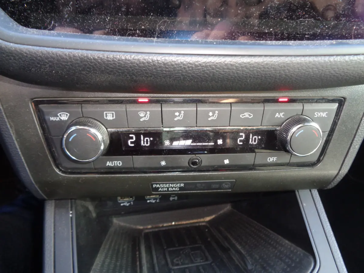 1.0 TSI FR Business Intense ECC, PDC V+A, Camera, Carplay/ android, LMV 17.inch, 6 versnellingen