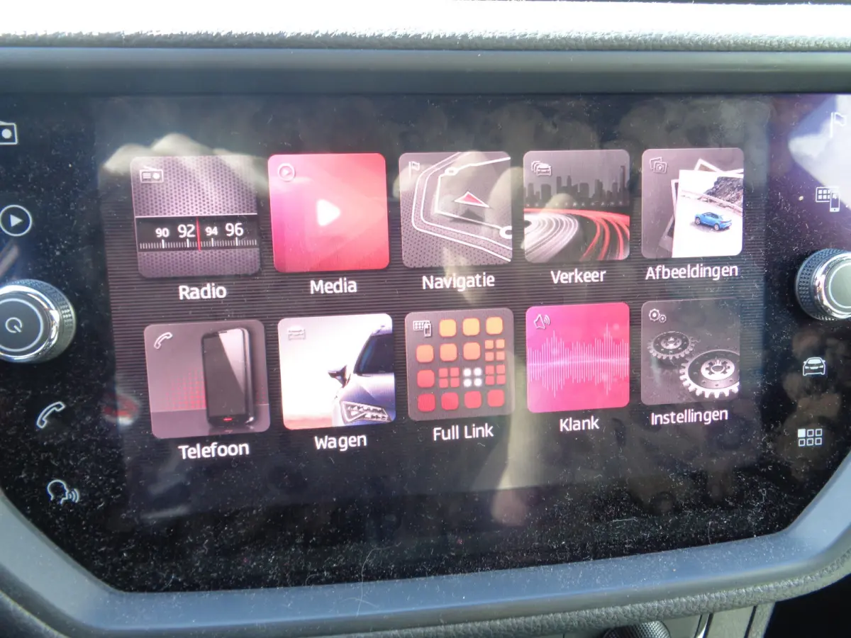 1.0 TSI FR Business Intense ECC, PDC V+A, Camera, Carplay/ android, LMV 17.inch, 6 versnellingen