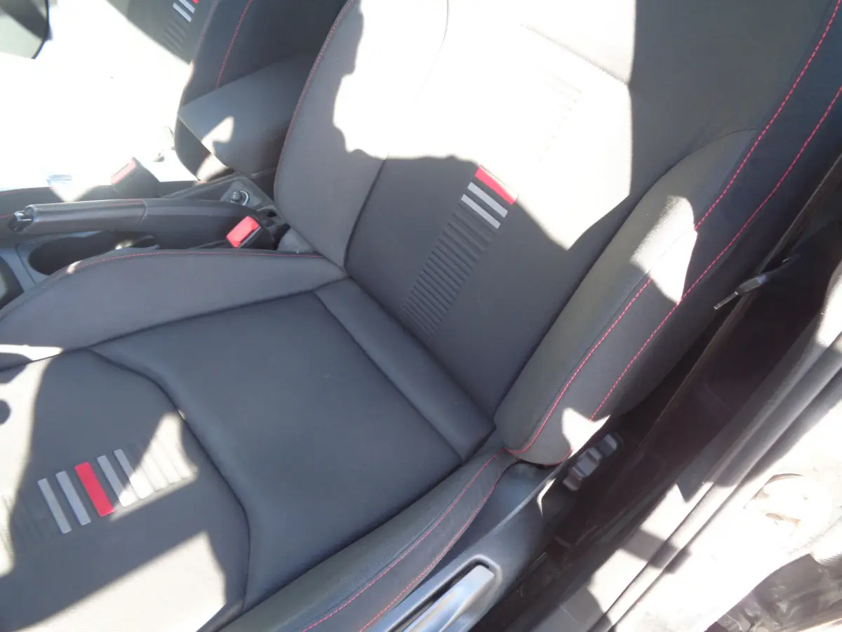 1.0 TSI FR Business Intense ECC, PDC V+A, Camera, Carplay/ android, LMV 17.inch, 6 versnellingen