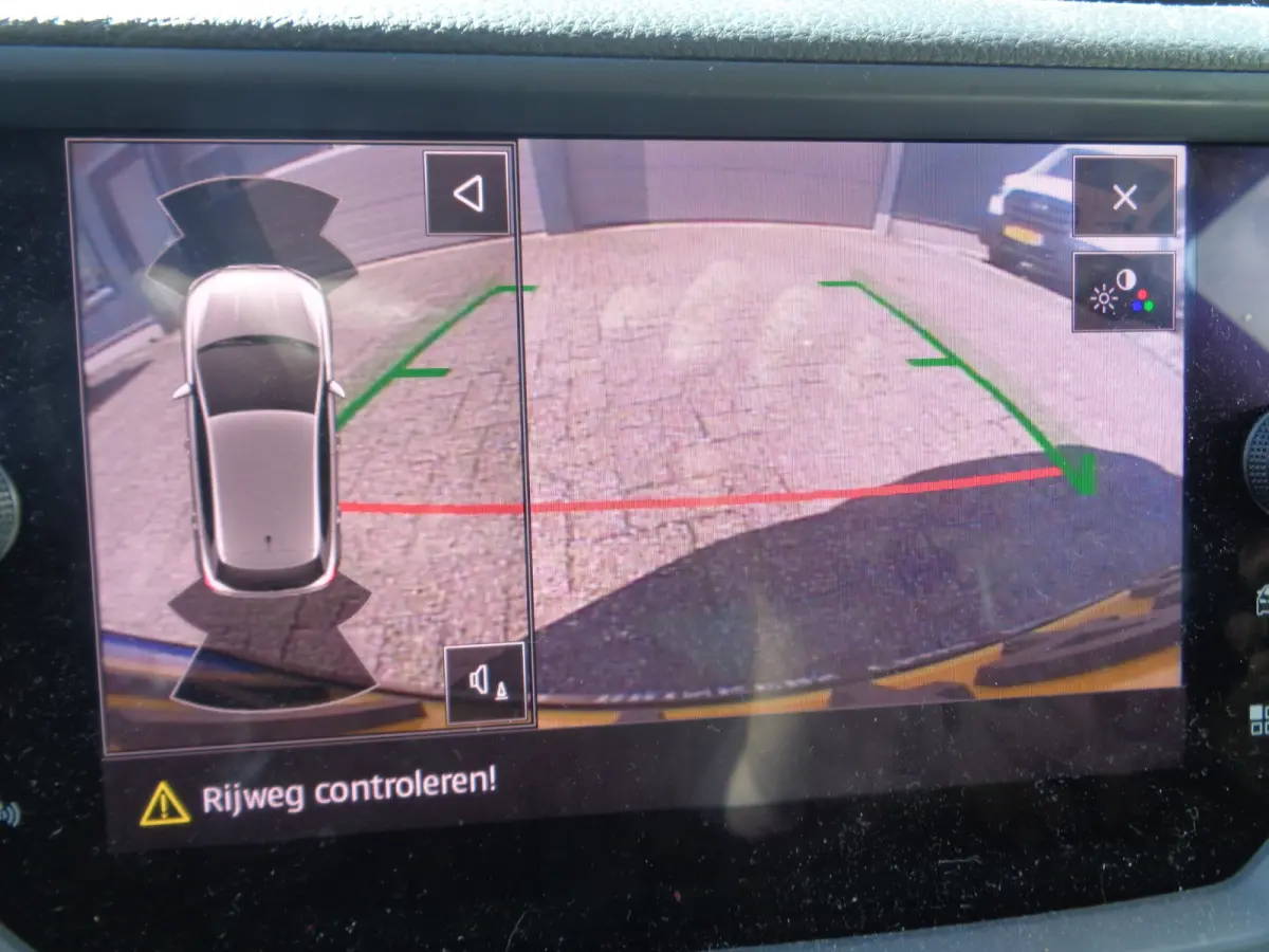 1.0 TSI FR Business Intense ECC, PDC V+A, Camera, Carplay/ android, LMV 17.inch, 6 versnellingen