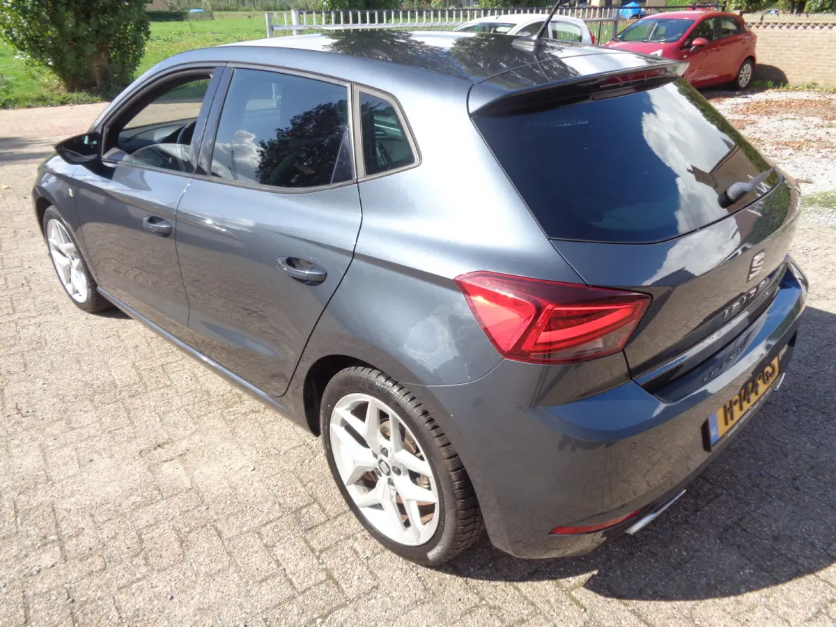 1.0 TSI FR Business Intense ECC, PDC V+A, Camera, Carplay/ android, LMV 17.inch, 6 versnellingen