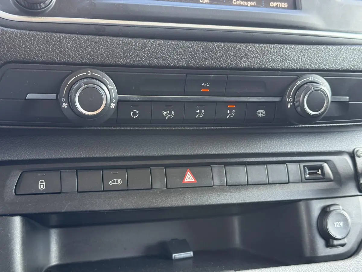 2.0 BlueHDI 120 Compact Premium 1e Eigenaar|Camera|Carplay|Trekhaak|Imperiaal|Cruise|Airco|N.A.P|Nieuwe APK bij aflevering