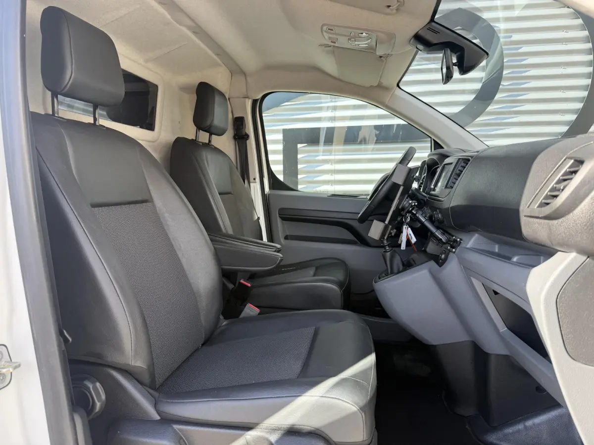 2.0 BlueHDI 120 Compact Premium 1e Eigenaar|Camera|Carplay|Trekhaak|Imperiaal|Cruise|Airco|N.A.P|Nieuwe APK bij aflevering