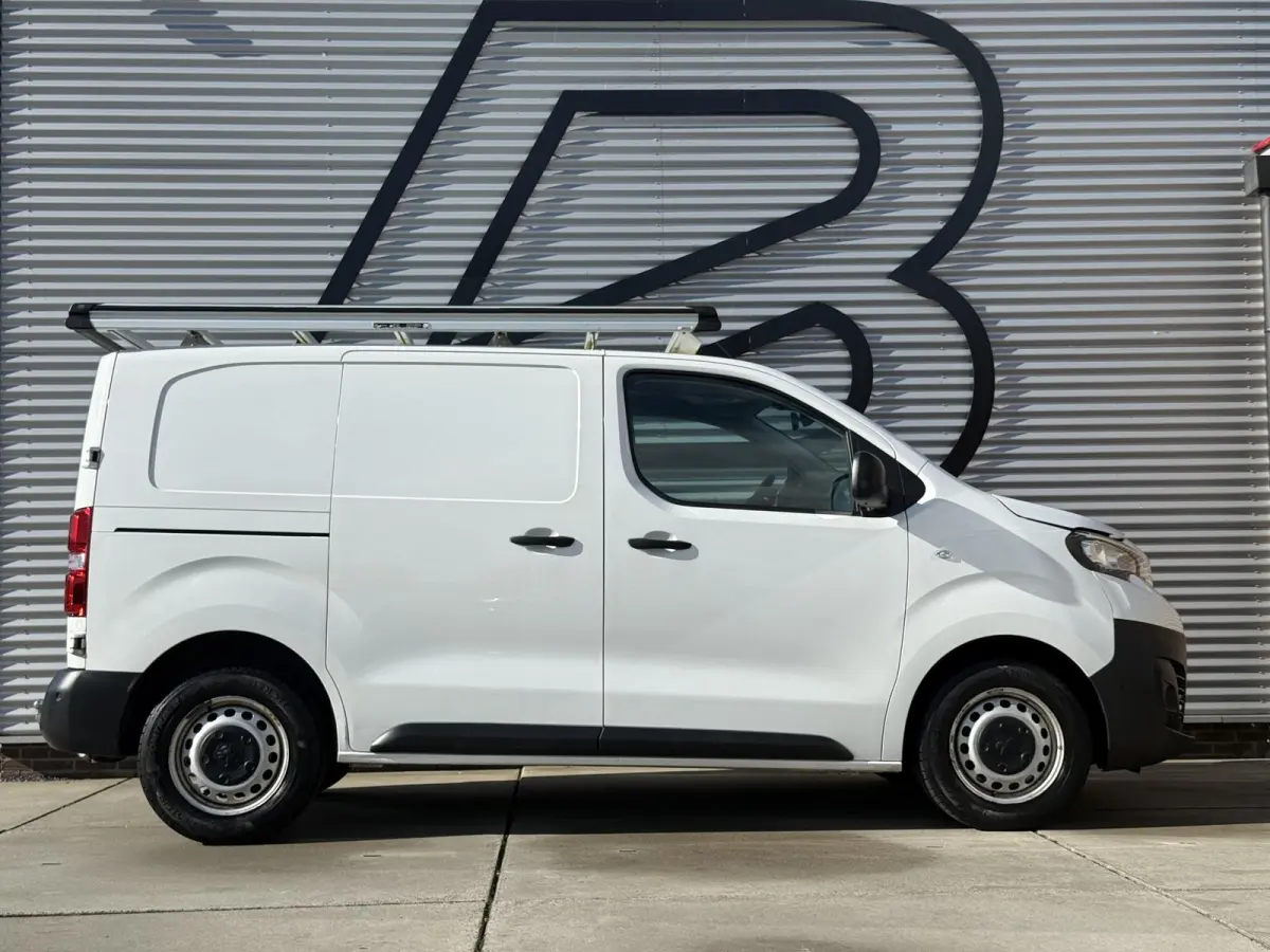 2.0 BlueHDI 120 Compact Premium 1e Eigenaar|Camera|Carplay|Trekhaak|Imperiaal|Cruise|Airco|N.A.P|Nieuwe APK bij aflevering