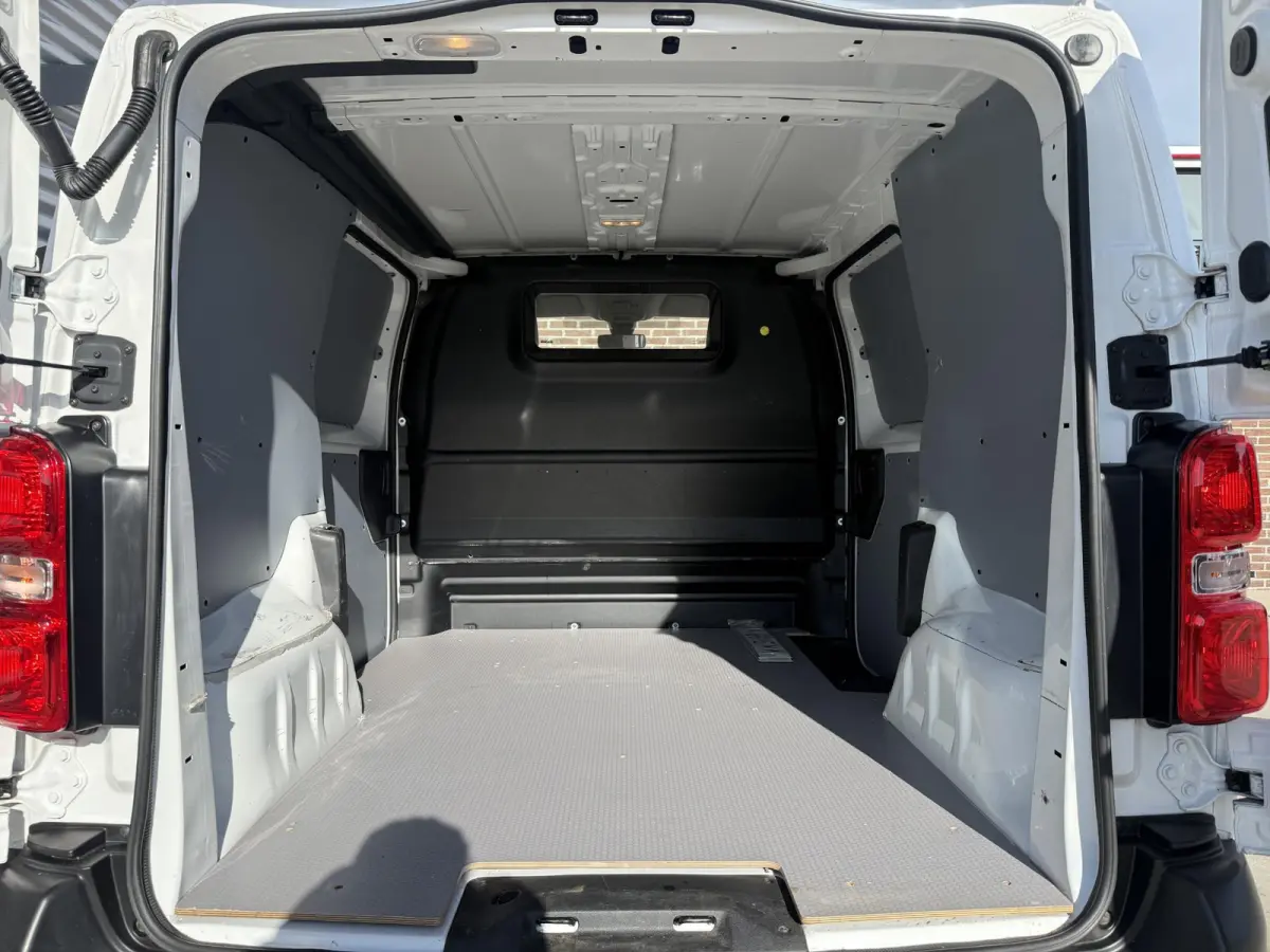 2.0 BlueHDI 120 Compact Premium 1e Eigenaar|Camera|Carplay|Trekhaak|Imperiaal|Cruise|Airco|N.A.P|Nieuwe APK bij aflevering