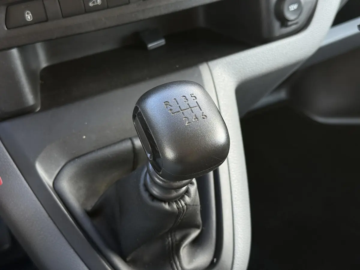 2.0 BlueHDI 120 Compact Premium 1e Eigenaar|Camera|Carplay|Trekhaak|Imperiaal|Cruise|Airco|N.A.P|Nieuwe APK bij aflevering