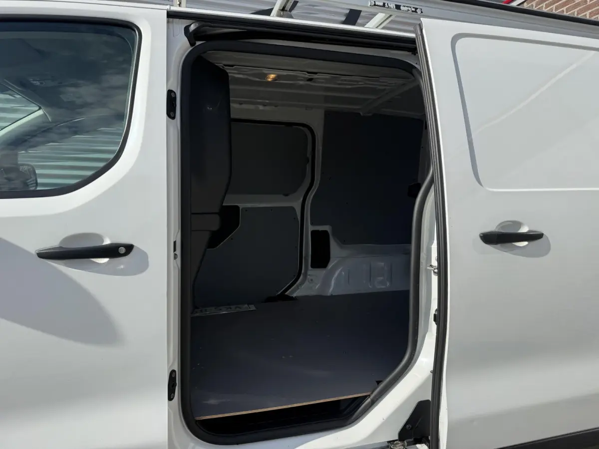 2.0 BlueHDI 120 Compact Premium 1e Eigenaar|Camera|Carplay|Trekhaak|Imperiaal|Cruise|Airco|N.A.P|Nieuwe APK bij aflevering