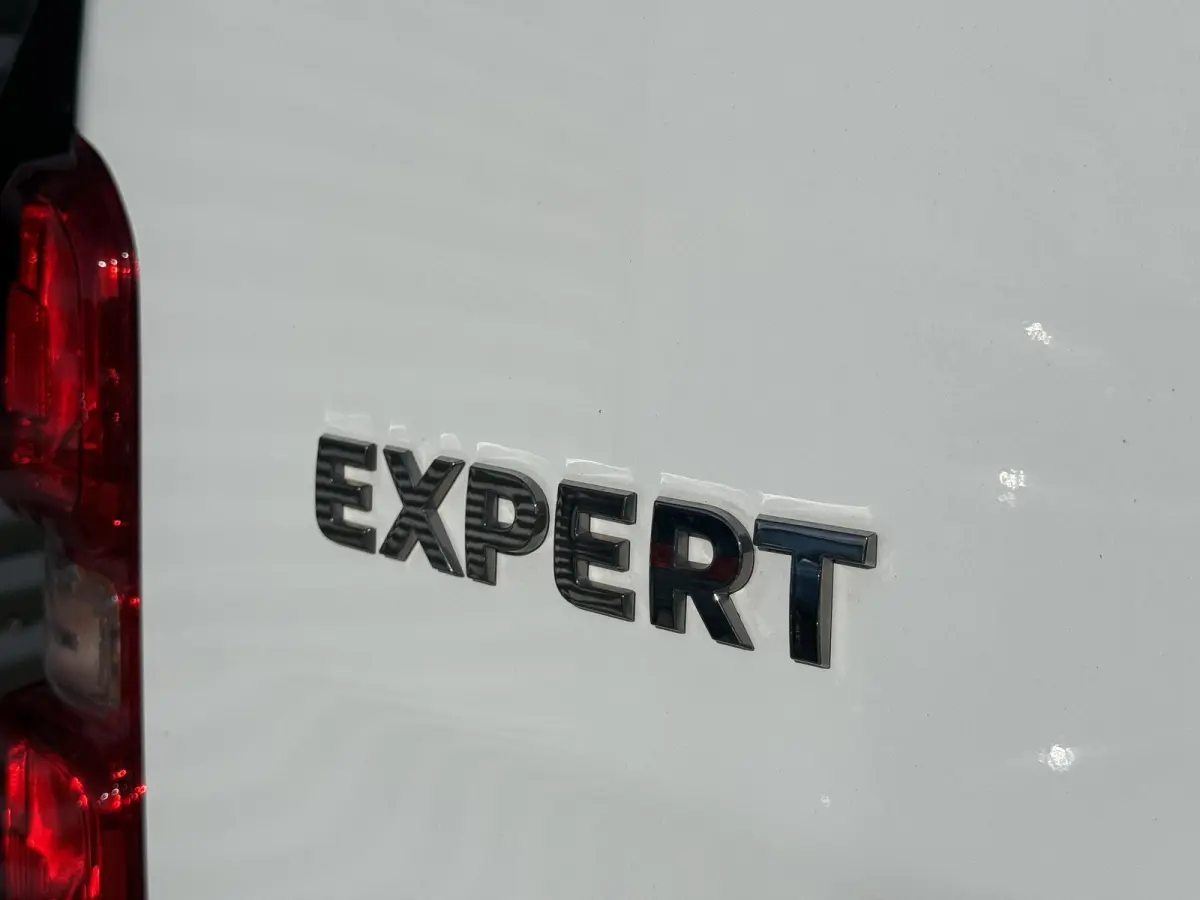 2.0 BlueHDI 120 Compact Premium 1e Eigenaar|Camera|Carplay|Trekhaak|Imperiaal|Cruise|Airco|N.A.P|Nieuwe APK bij aflevering