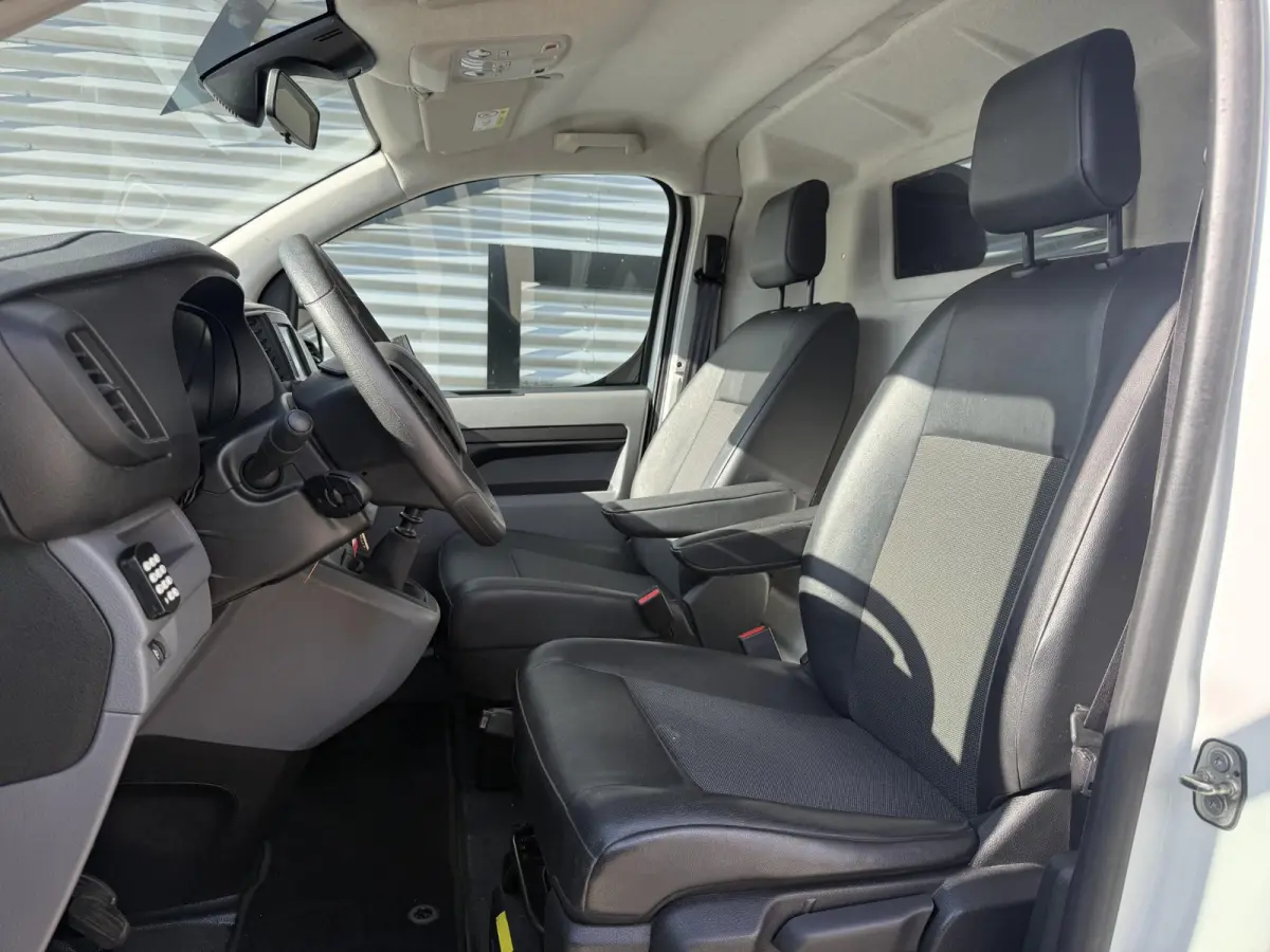 2.0 BlueHDI 120 Compact Premium 1e Eigenaar|Camera|Carplay|Trekhaak|Imperiaal|Cruise|Airco|N.A.P|Nieuwe APK bij aflevering