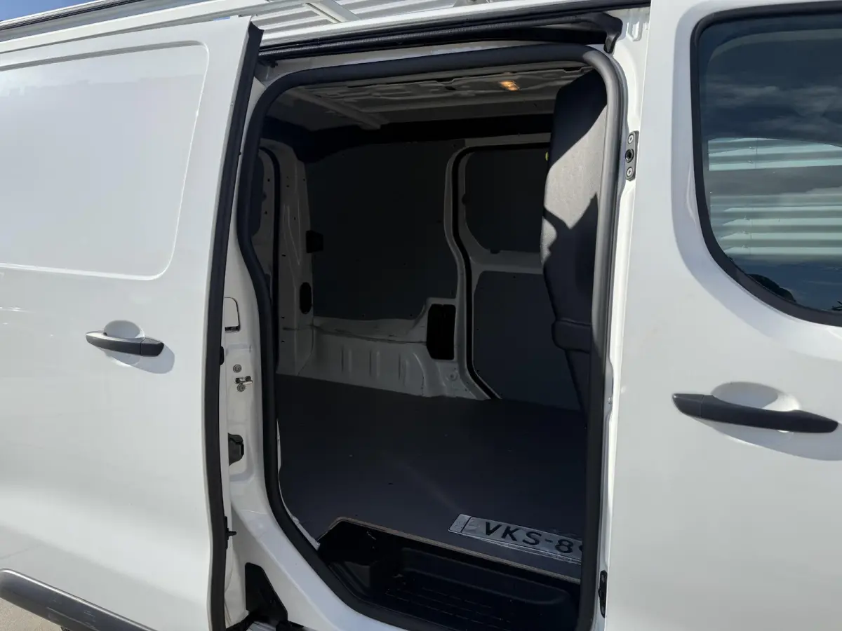 2.0 BlueHDI 120 Compact Premium 1e Eigenaar|Camera|Carplay|Trekhaak|Imperiaal|Cruise|Airco|N.A.P|Nieuwe APK bij aflevering