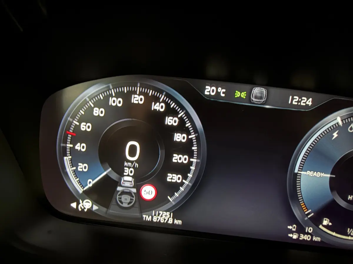 2.0 T8 Recharge AWD R-Design PANO/MASSAGE+M-LEDER/B&W/360CAM/NAVI/H-UP///