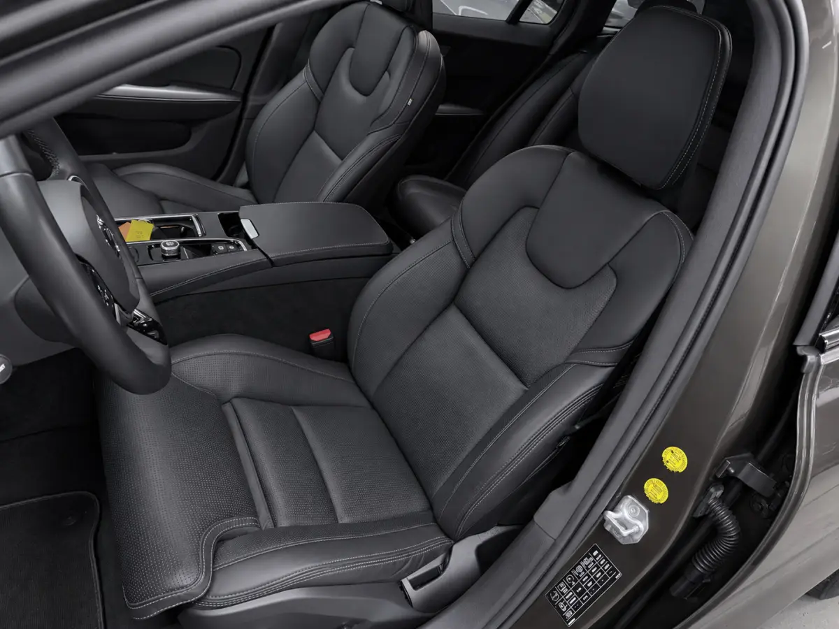 2.0 T8 Recharge AWD R-Design PANO/MASSAGE+M-LEDER/B&W/360CAM/NAVI/H-UP///