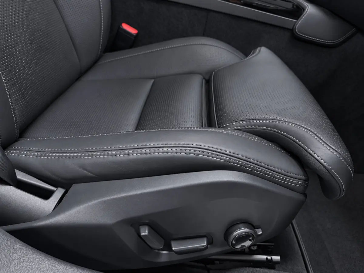 2.0 T8 Recharge AWD R-Design PANO/MASSAGE+M-LEDER/B&W/360CAM/NAVI/H-UP///
