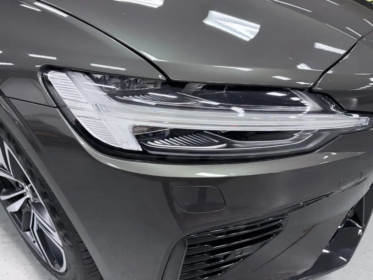 2.0 T8 Recharge AWD R-Design PANO/MASSAGE+M-LEDER/B&W/360CAM/NAVI/H-UP///
