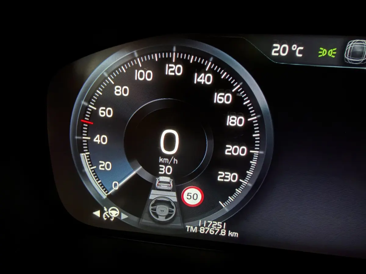 2.0 T8 Recharge AWD R-Design PANO/MASSAGE+M-LEDER/B&W/360CAM/NAVI/H-UP///