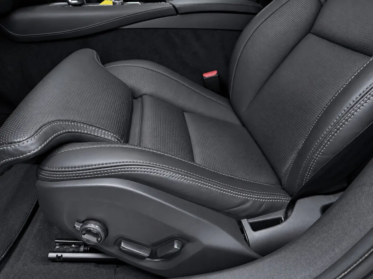 2.0 T8 Recharge AWD R-Design PANO/MASSAGE+M-LEDER/B&W/360CAM/NAVI/H-UP///