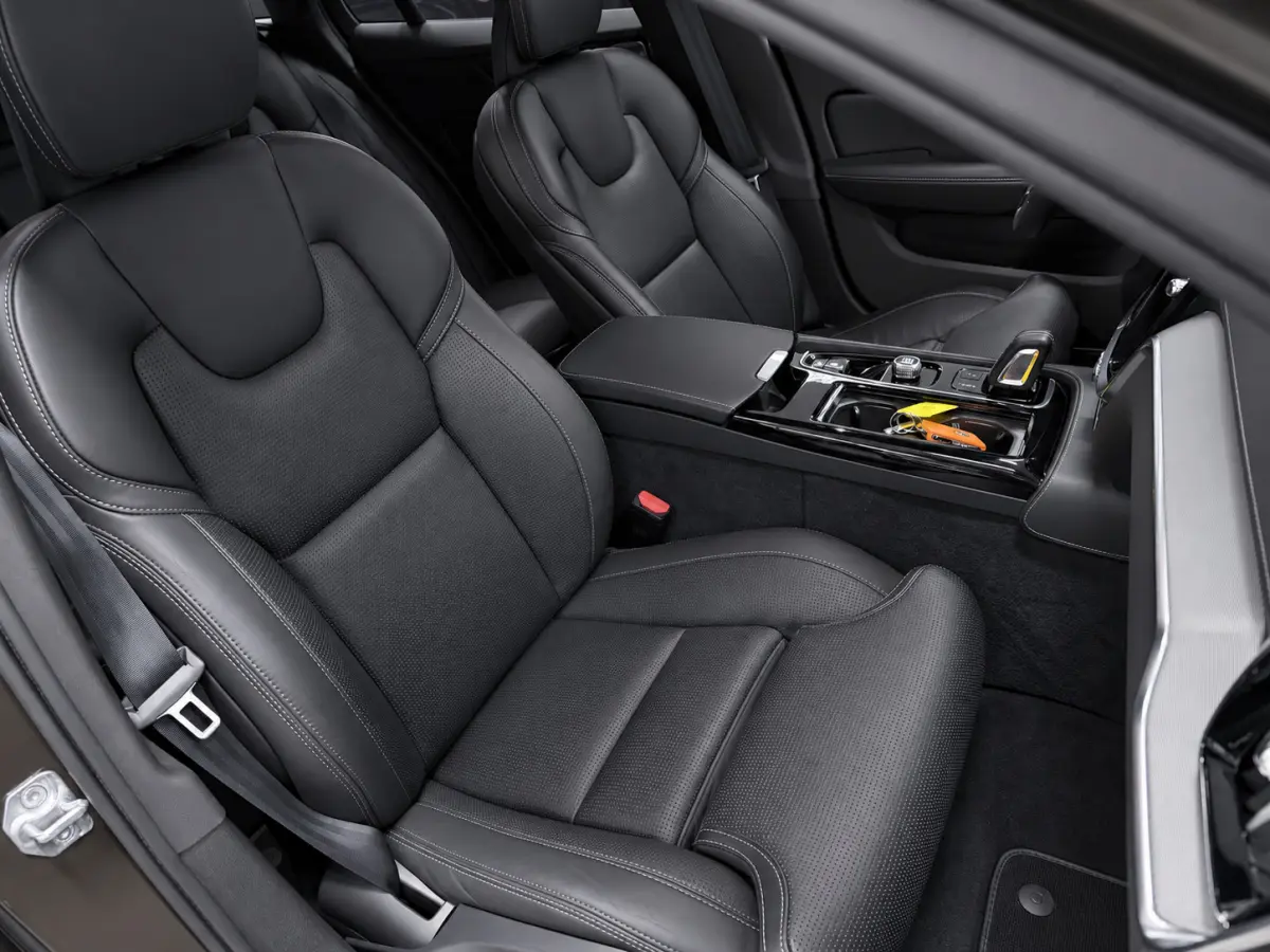 2.0 T8 Recharge AWD R-Design PANO/MASSAGE+M-LEDER/B&W/360CAM/NAVI/H-UP///