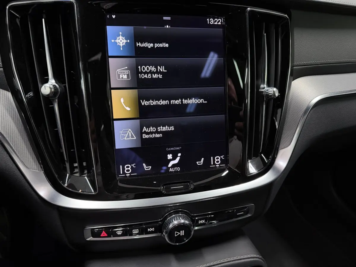 2.0 T8 Recharge AWD R-Design PANO/MASSAGE+M-LEDER/B&W/360CAM/NAVI/H-UP///