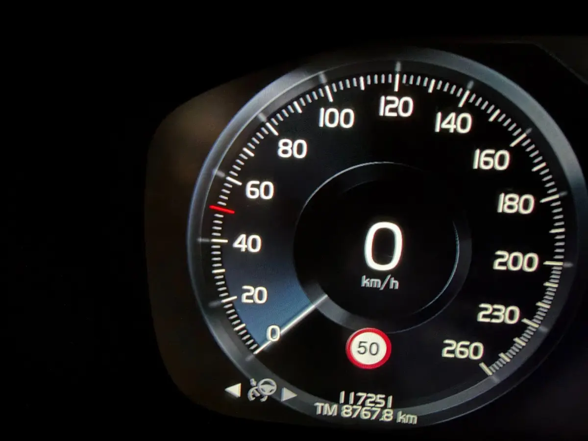 2.0 T8 Recharge AWD R-Design PANO/MASSAGE+M-LEDER/B&W/360CAM/NAVI/H-UP///